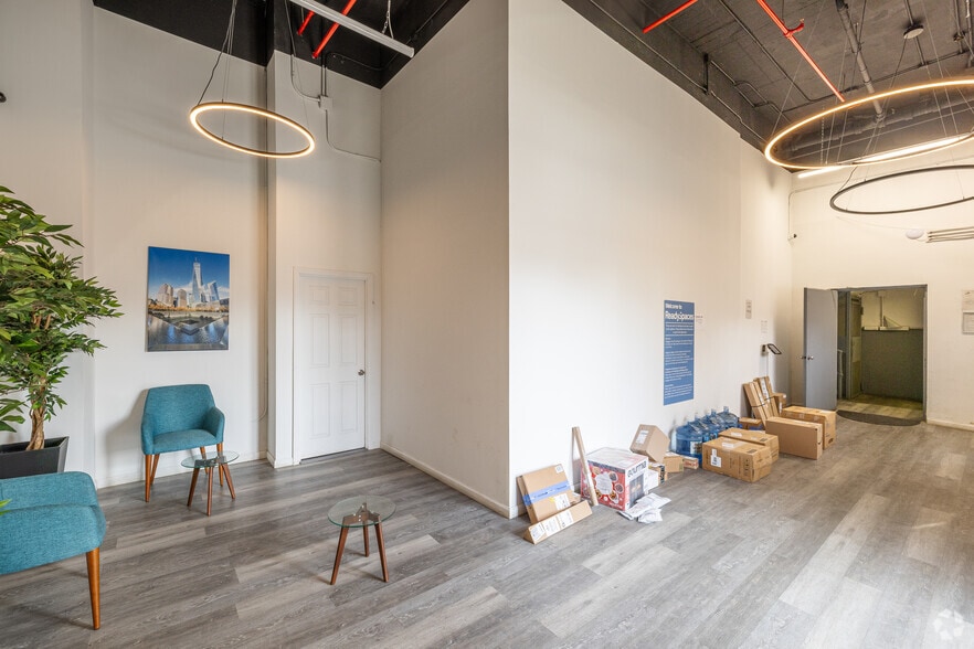 More Photos Of 59-00 Decatur St, Ridgewood Warehouse For Lease