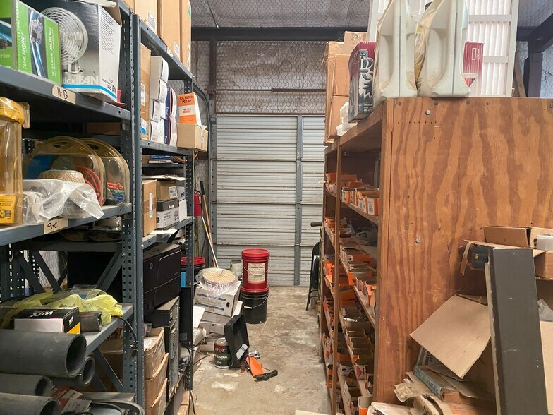 More Photos Of 119 S Commerce St, Dilley Storefront Retail Residential For Sale