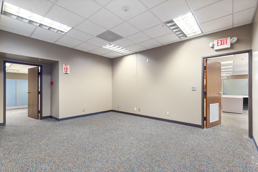 More Photos Of 212 S Main St, Grove Office For Sale