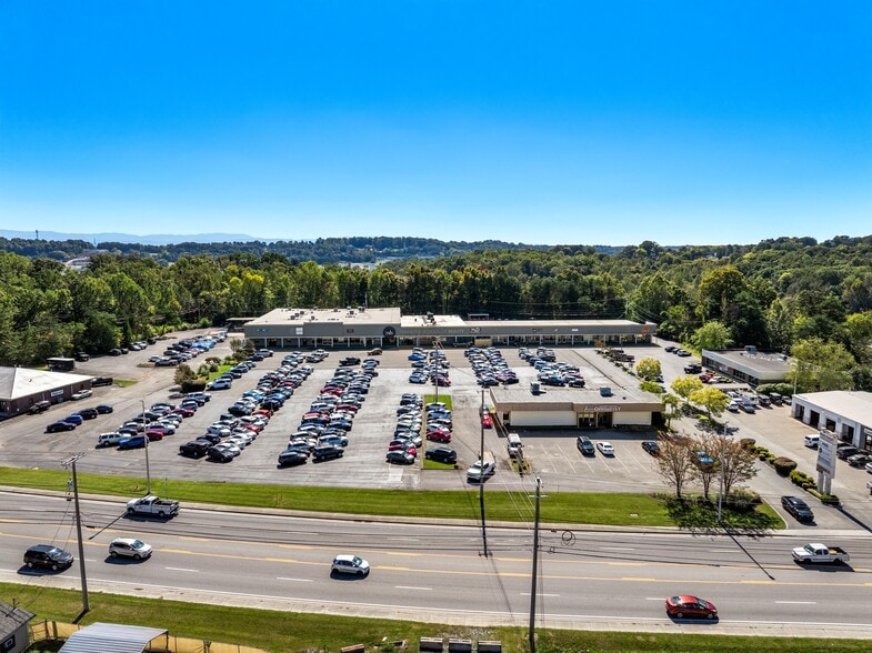 More Photos Of 4702-4720 Western Ave, Knoxville Freestanding For Sale
