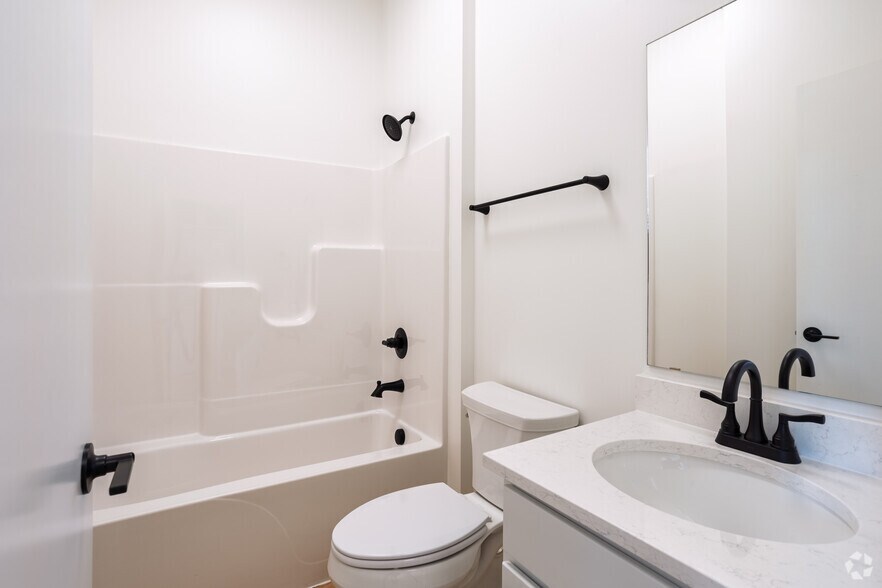 More Photos Of 3614 6th Ave, Des Moines Apartments For Lease