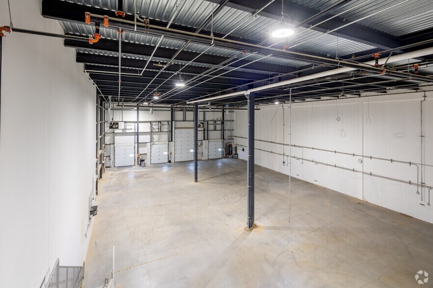 More Photos Of 4177-4233 Rue Marcel Lacasse, Boisbriand Industrial For Lease