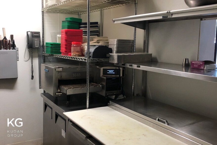 More Photos Of 312 W Chestnut St, Chicago Hotel For Lease