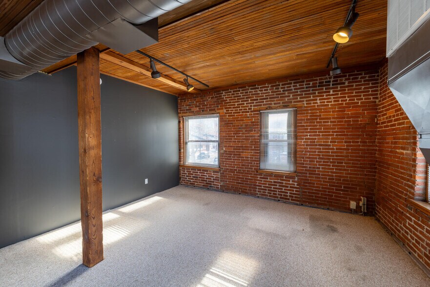 More Photos Of 5 S Newstead Ave, Saint Louis Office For Sale