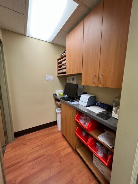 More Photos Of 872 Ohio Pike, Cincinnati Medical For Sale