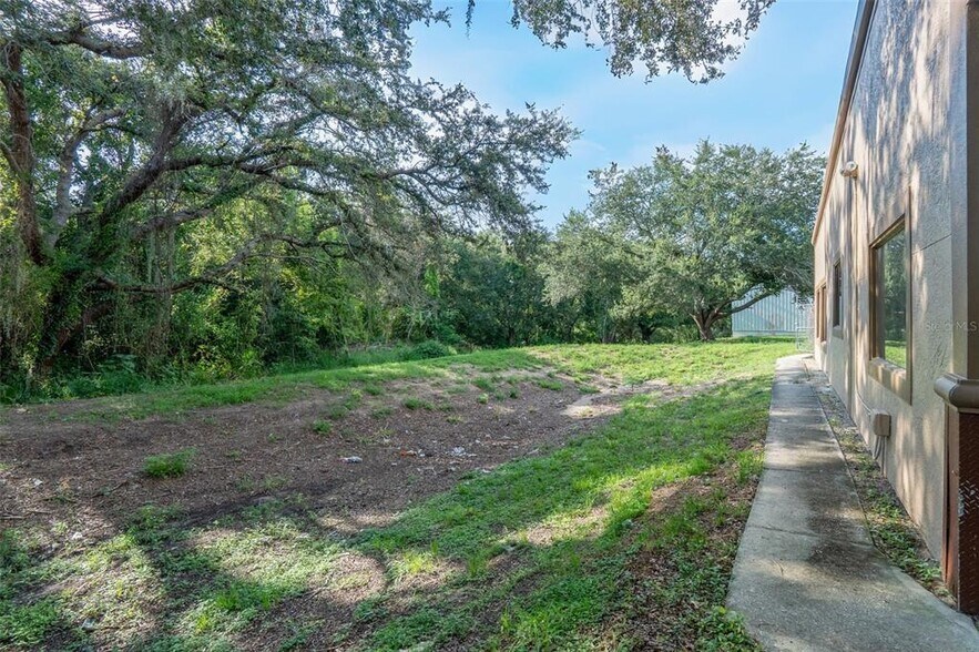 More Photos Of 905 Jan Mar Ct, Clermont Light Distribution For Lease