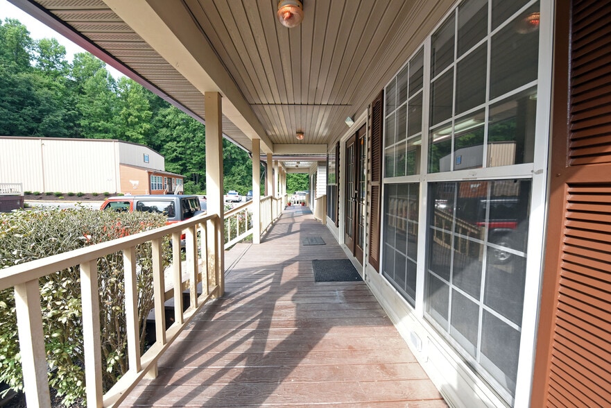 More Photos Of 3196 Highway 515 E, Blairsville Storefront For Lease