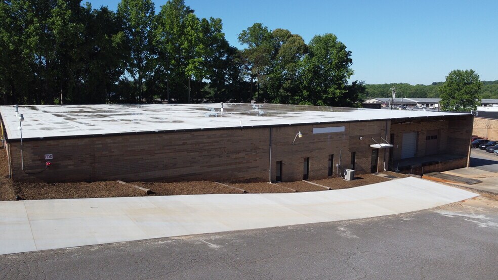 More Photos Of 3340 20th Ave SE, Newton Warehouse For Lease