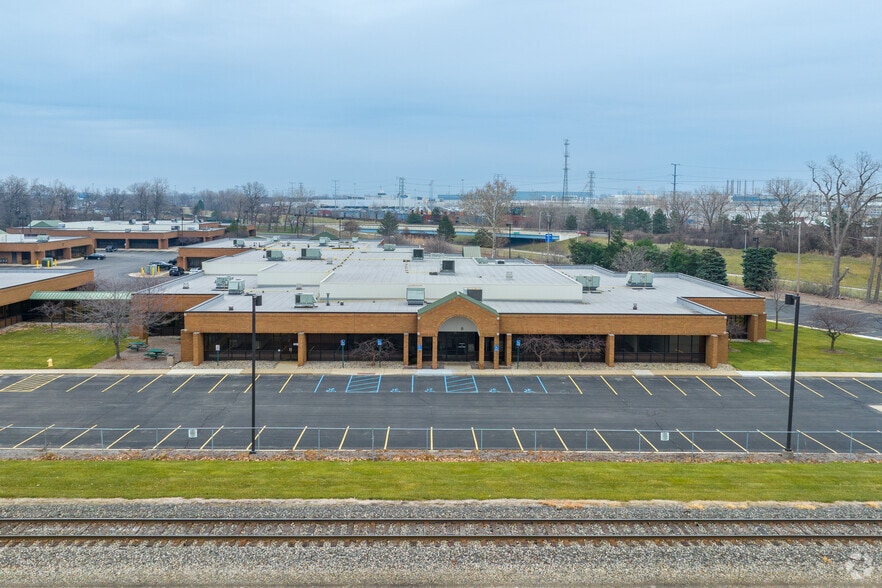 More Photos Of 14555 Rotunda Dr, Dearborn Office For Sale