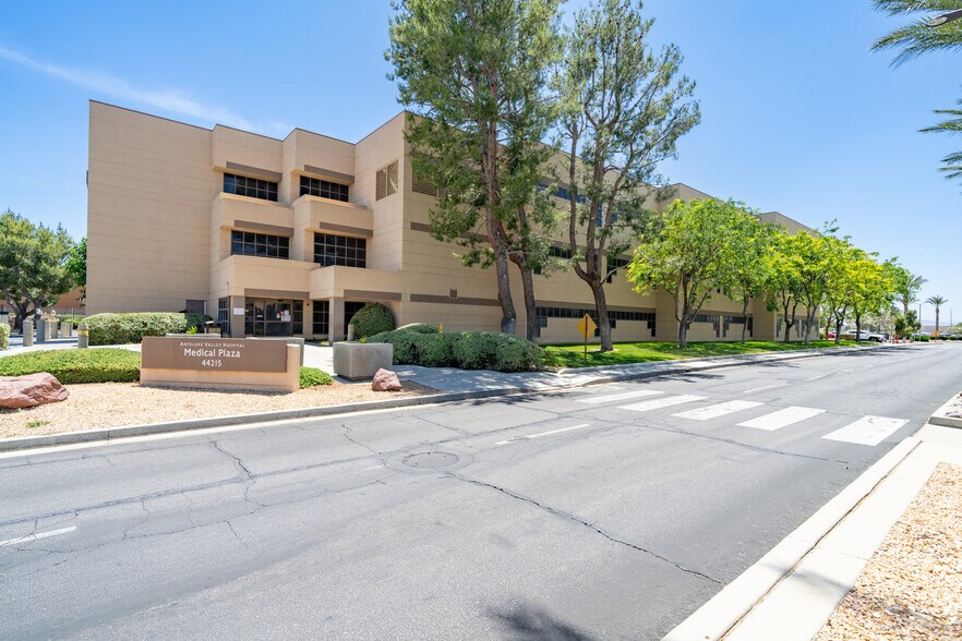 More Photos Of 44215 15th St W, Lancaster Medical For Lease