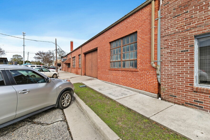 More Photos Of 111 W Ridgeley St, Atmore Storefront For Sale