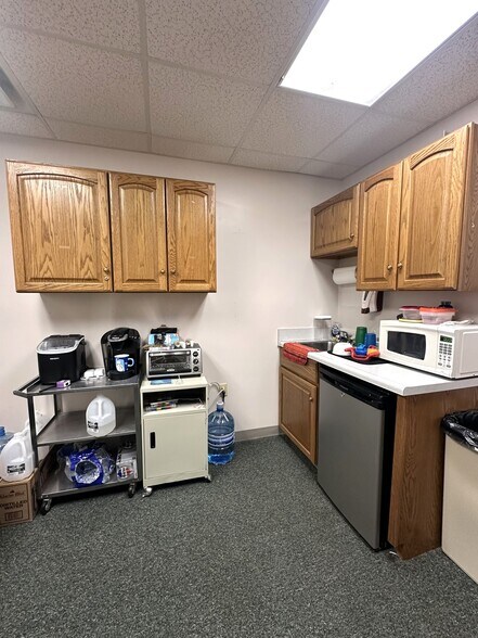 More Photos Of 220 SW 5th St, Woodhull Medical For Sale