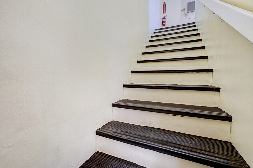 More Photos Of 117-137 Hughlett Ave, Cocoa General Retail For Sale