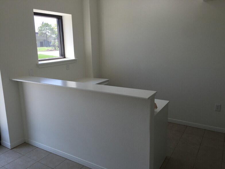 More Photos Of 4619 20th St, Bacliff Warehouse For Lease