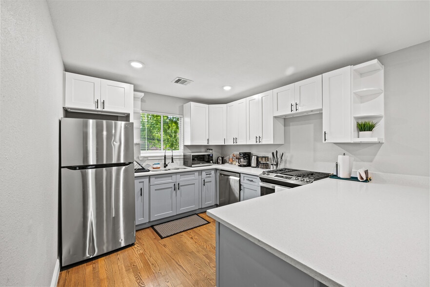 More Photos Of 2512 Calumet St, Houston Apartments For Sale