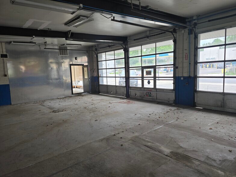 More Photos Of 816 Main St, Poughkeepsie Service Station For Sale