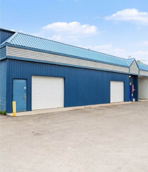 More Photos Of 641 Nelson St, Pembroke General Retail For Sale