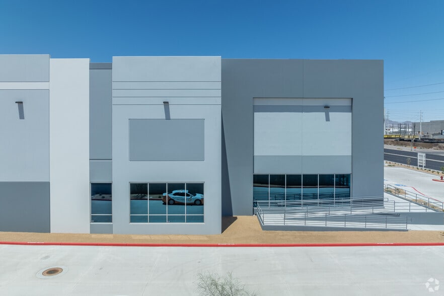 More Photos Of 2327 N Nellis Blvd, Las Vegas Distribution For Lease