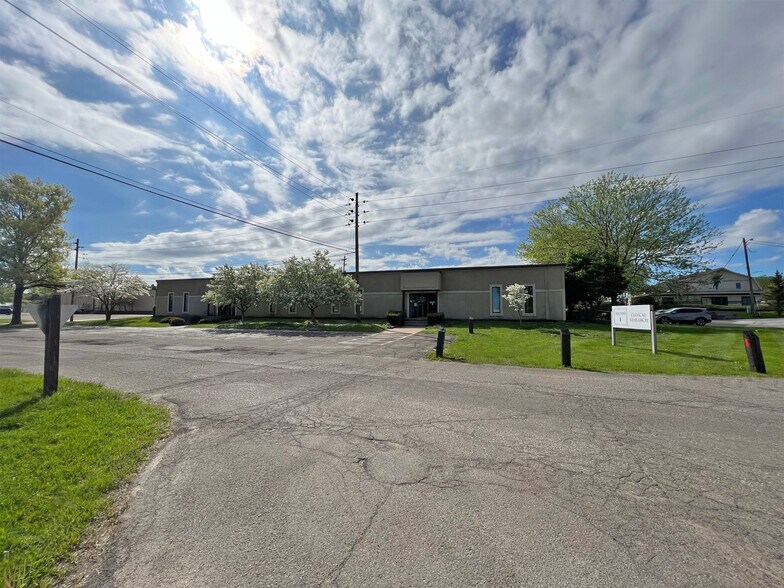 More Photos Of 2221 Peninsula Dr, Erie Office For Lease