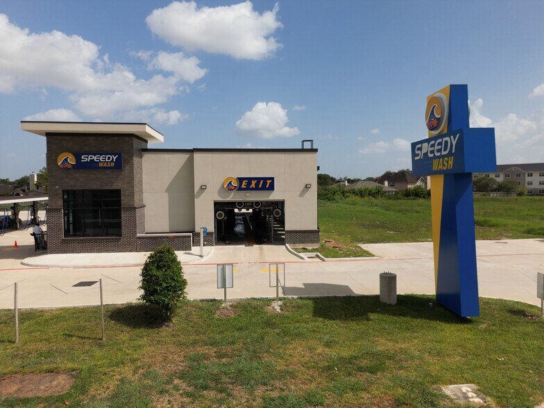 More Photos Of 2813 El Dorado blvd, Friendswood Carwash For Lease