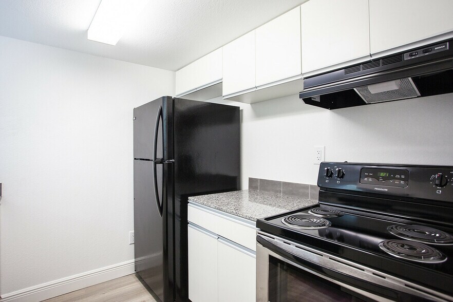 More Photos Of 1991 Delowe Dr SW, Atlanta Apartments For Sale