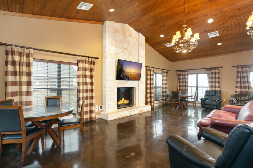 More Photos Of 301 W State Highway 72, Kenedy Hotel For Sale