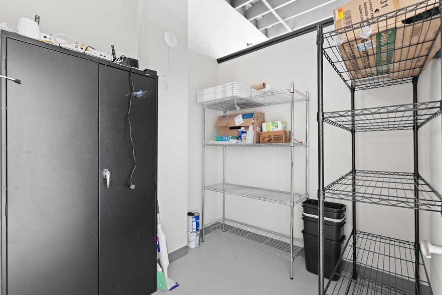 More Photos Of 229 E Lemon St, Tarpon Springs Auto Repair For Lease