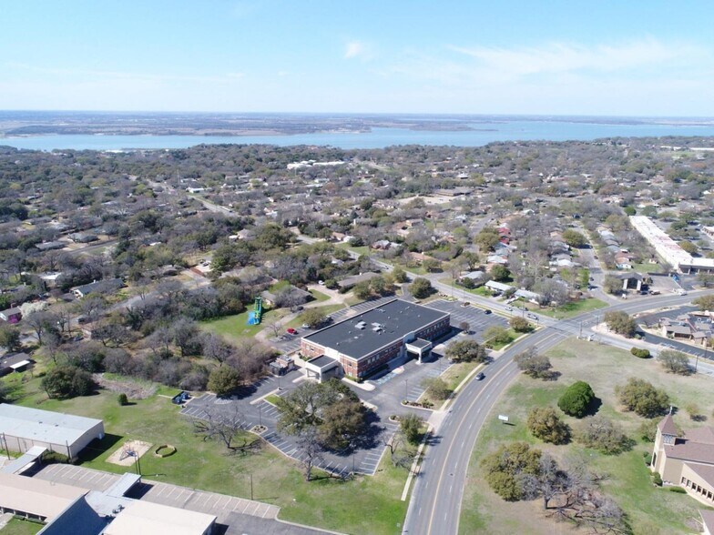 More Photos Of 6600 Fish Pond Rd, Waco Medical For Lease