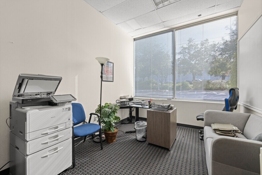 More Photos Of 9300 United Dr, Austin Unknown For Lease