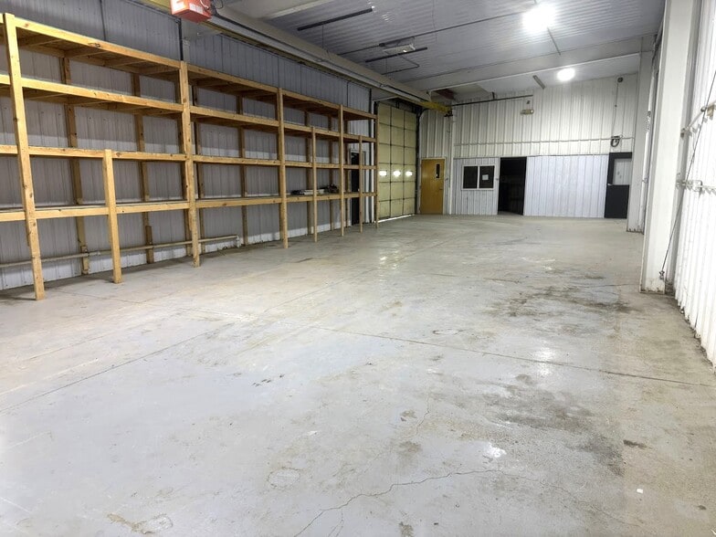 More Photos Of 1015 W Woodside St, Mcpherson Industrial For Sale