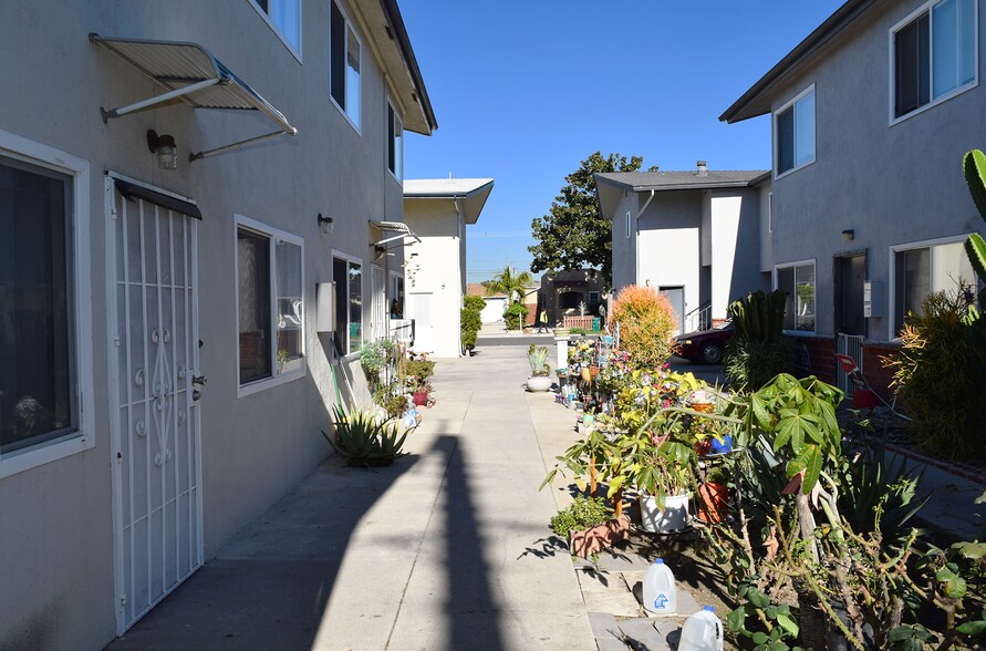 More Photos Of 46 E Plymouth St, Long Beach Apartments For Sale