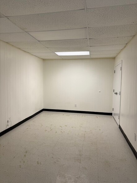 More Photos Of 597 Vandalia St, Memphis Flex For Lease