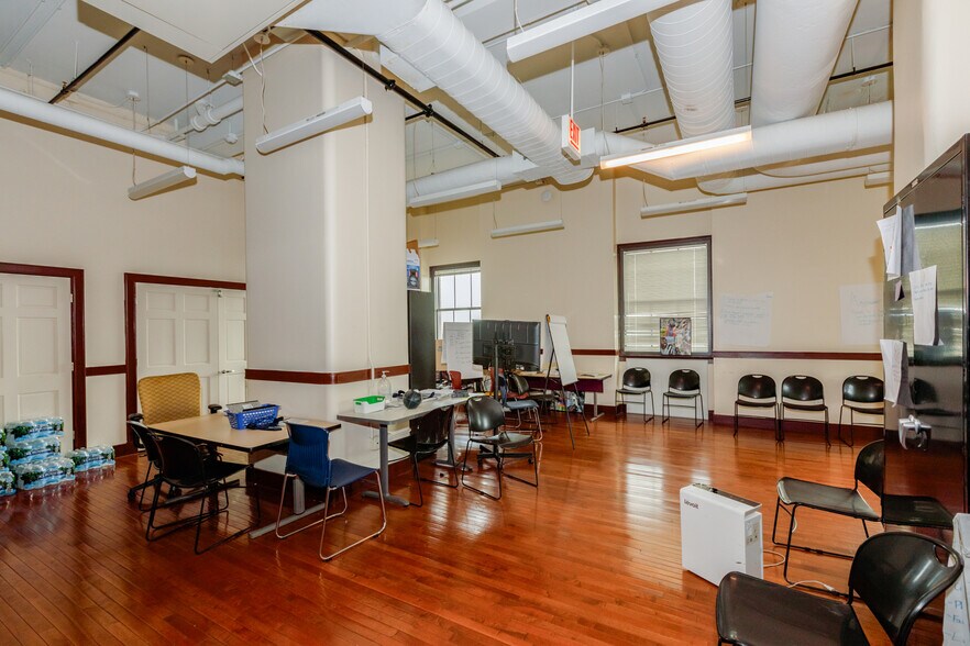 More Photos Of 906 S Homan Ave, Chicago Loft Creative Space For Lease