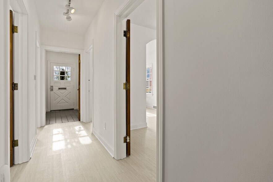 More Photos Of 206 Park Ave, Rochester Office Residential For Lease