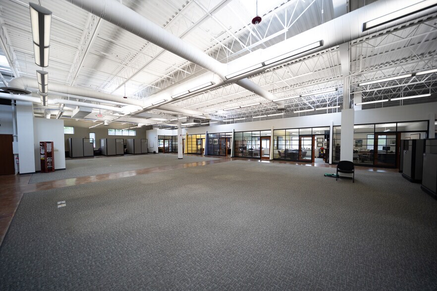More Photos Of 835 Sharon Dr, Westlake Office For Sale