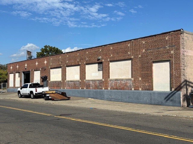 More Photos Of 855 Housatonic Ave, Bridgeport Warehouse For Lease