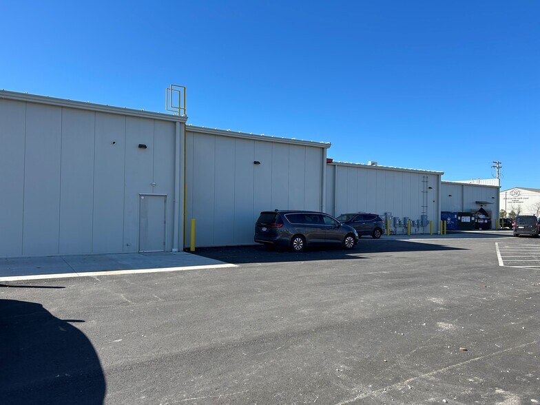 More Photos Of 4415 Leavitt Rd, Lorain Freestanding For Lease