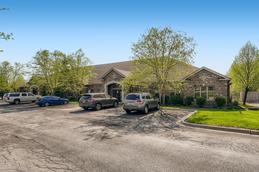 More Photos Of 108 S Wynstone Park Dr, North Barrington Office For Lease