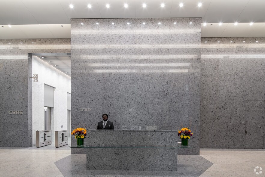 More Photos Of 321 N Clark St, Chicago Office For Sale