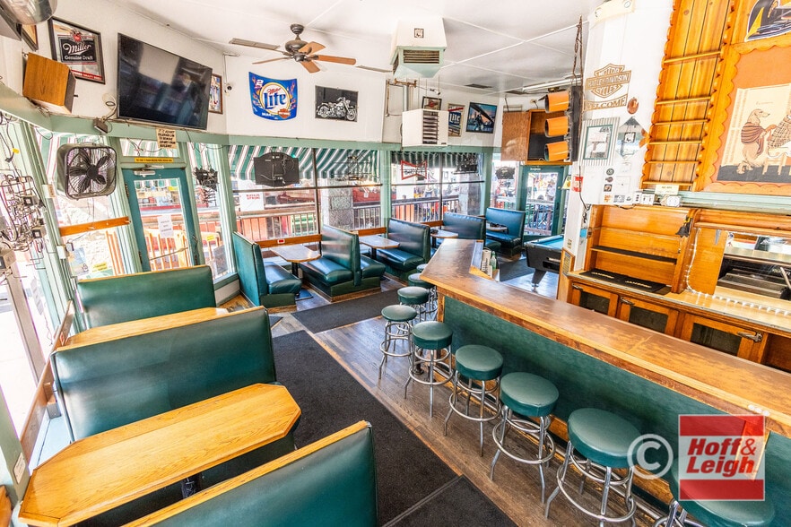 More Photos Of 924 Manitou Ave, Manitou Springs Bar For Sale