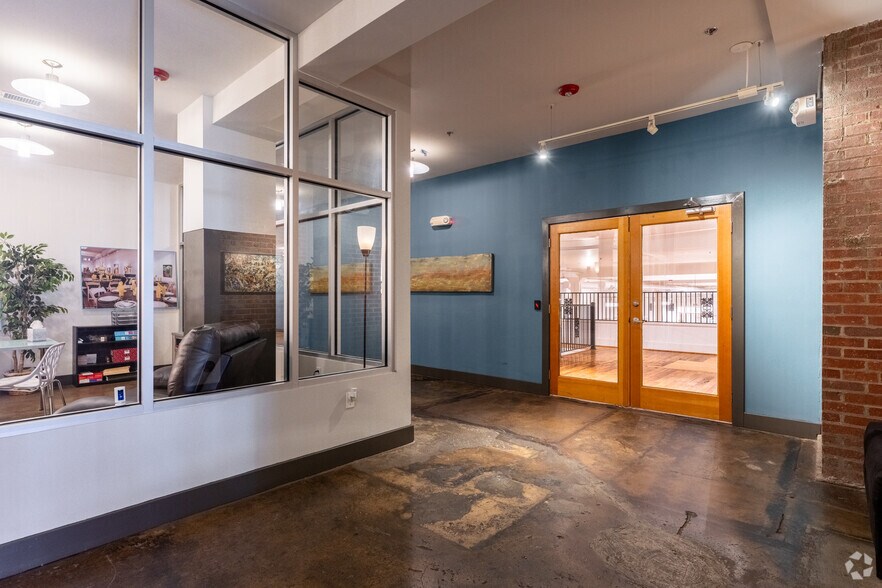 More Photos Of 132 N Sycamore St, Petersburg Apartments For Lease