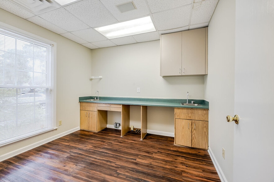 More Photos Of 11706 Mercy Blvd, Savannah Medical For Sale