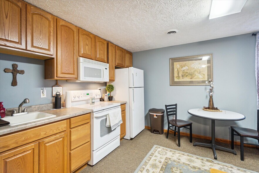 More Photos Of 701 E State St, Saint Johns Office For Sale