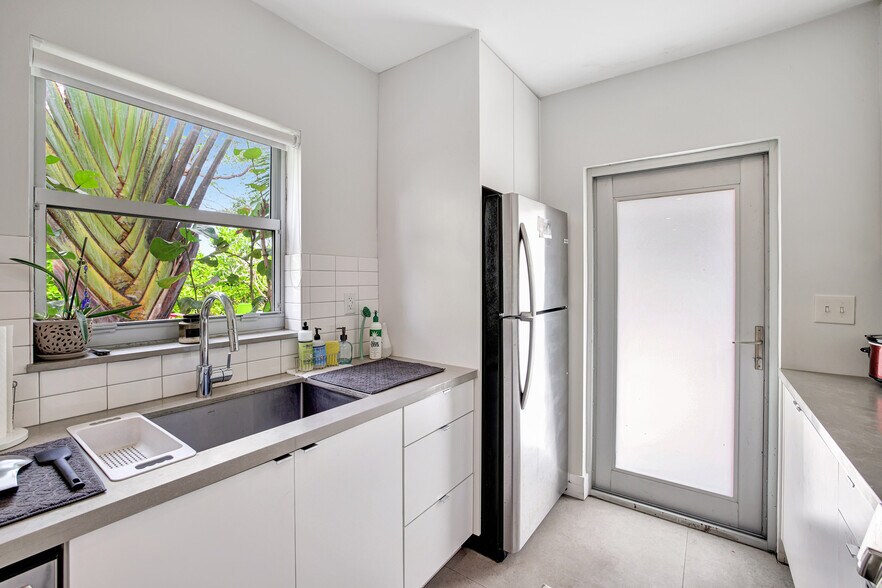 More Photos Of 625 NE 13th Ave, Fort Lauderdale Multifamily For Sale