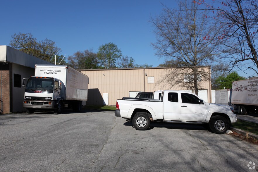 More Photos Of 381 Summit Blvd, Birmingham Warehouse For Lease