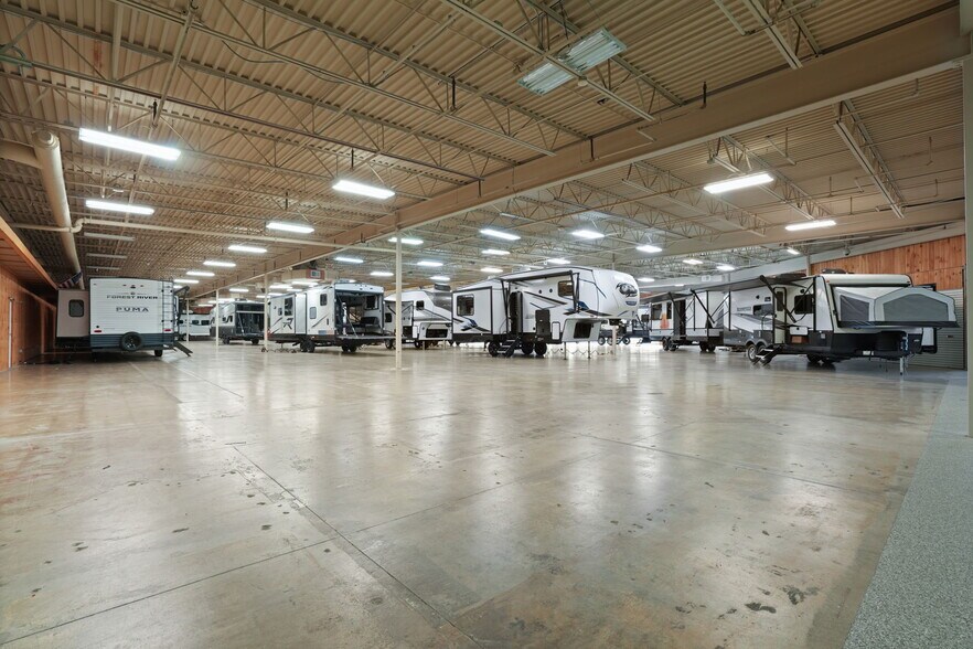 More Photos Of 1100 McArthur Rd, Jeffersonville Light Distribution For Lease