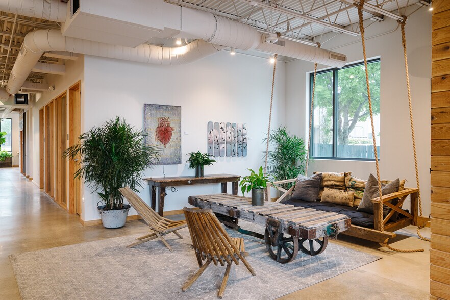 More Photos Of 5540 N Lamar Blvd, Austin Loft Creative Space For Lease