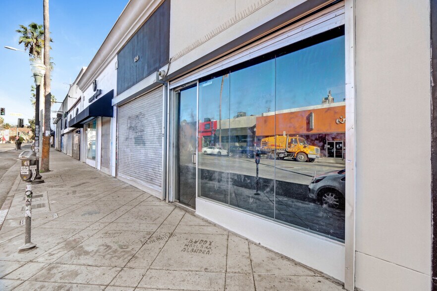 More Photos Of 416-424 N Fairfax Ave, Los Angeles Storefront For Lease