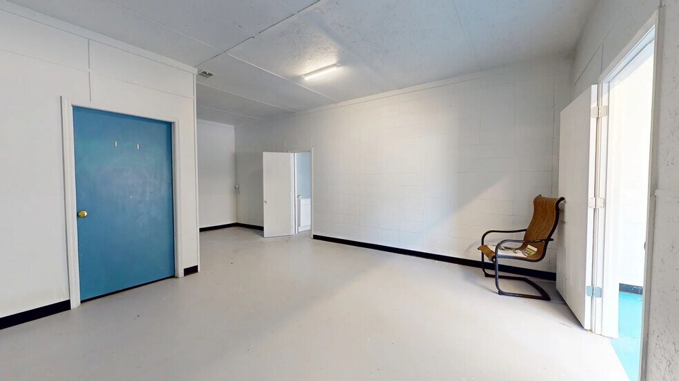 More Photos Of 3851 Harrington st, Oak Park Light Distribution For Sale