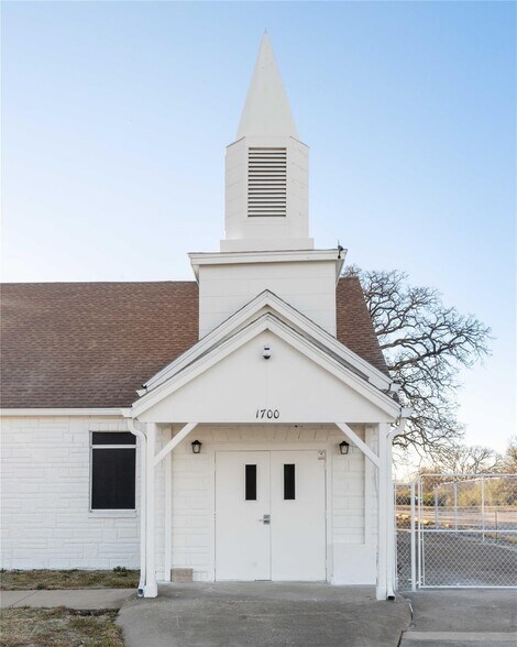 More Photos Of 1700 Amanda Ave, Fort Worth Religious Facility For Sale